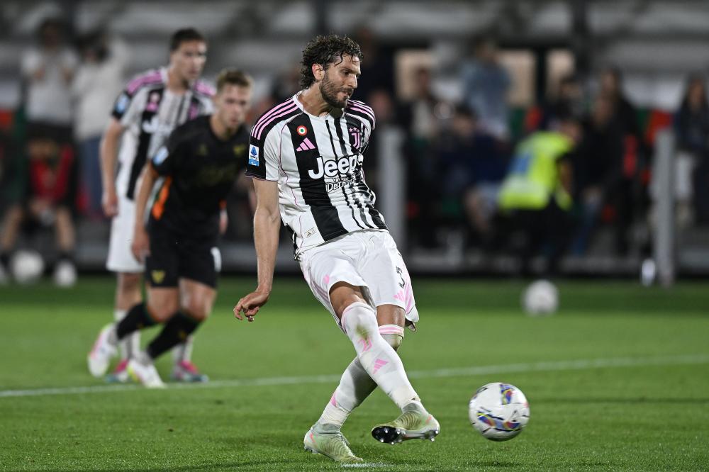 上海申花迎建队32周年纪念日，俱乐部官方发布庆贺海报